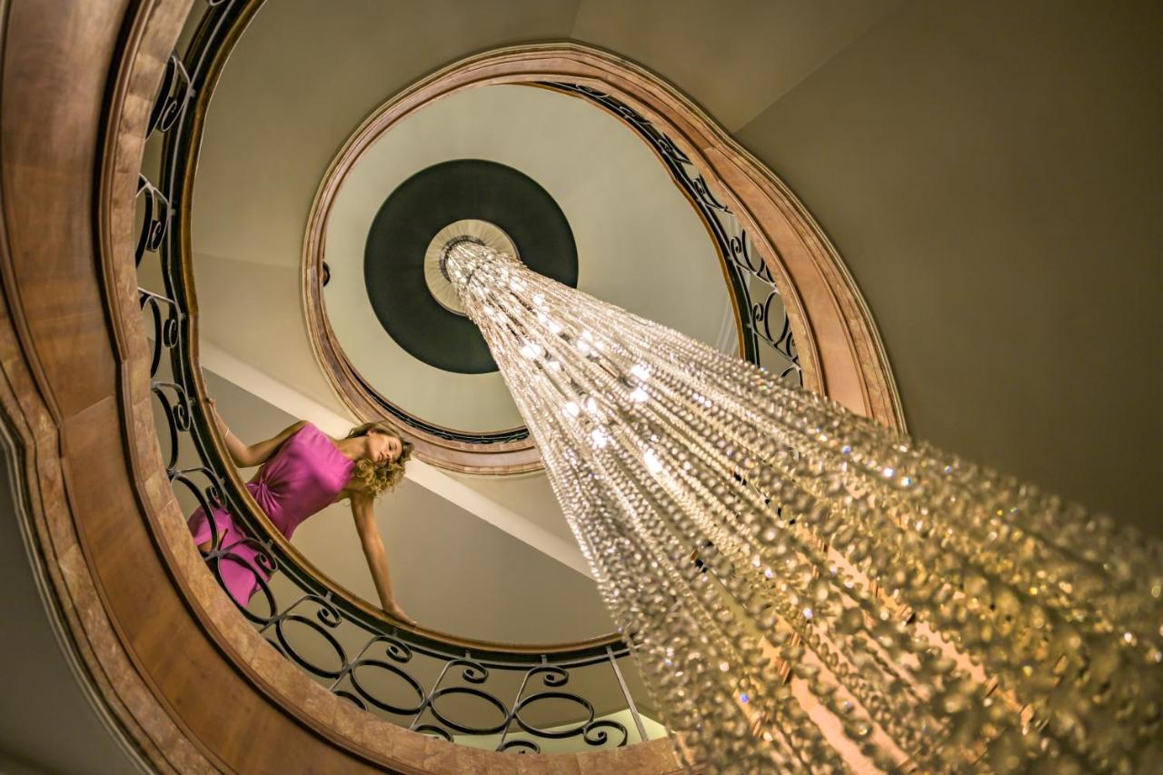 Grand Hyatt Amman Hotel Екстериор снимка The spiral staircase